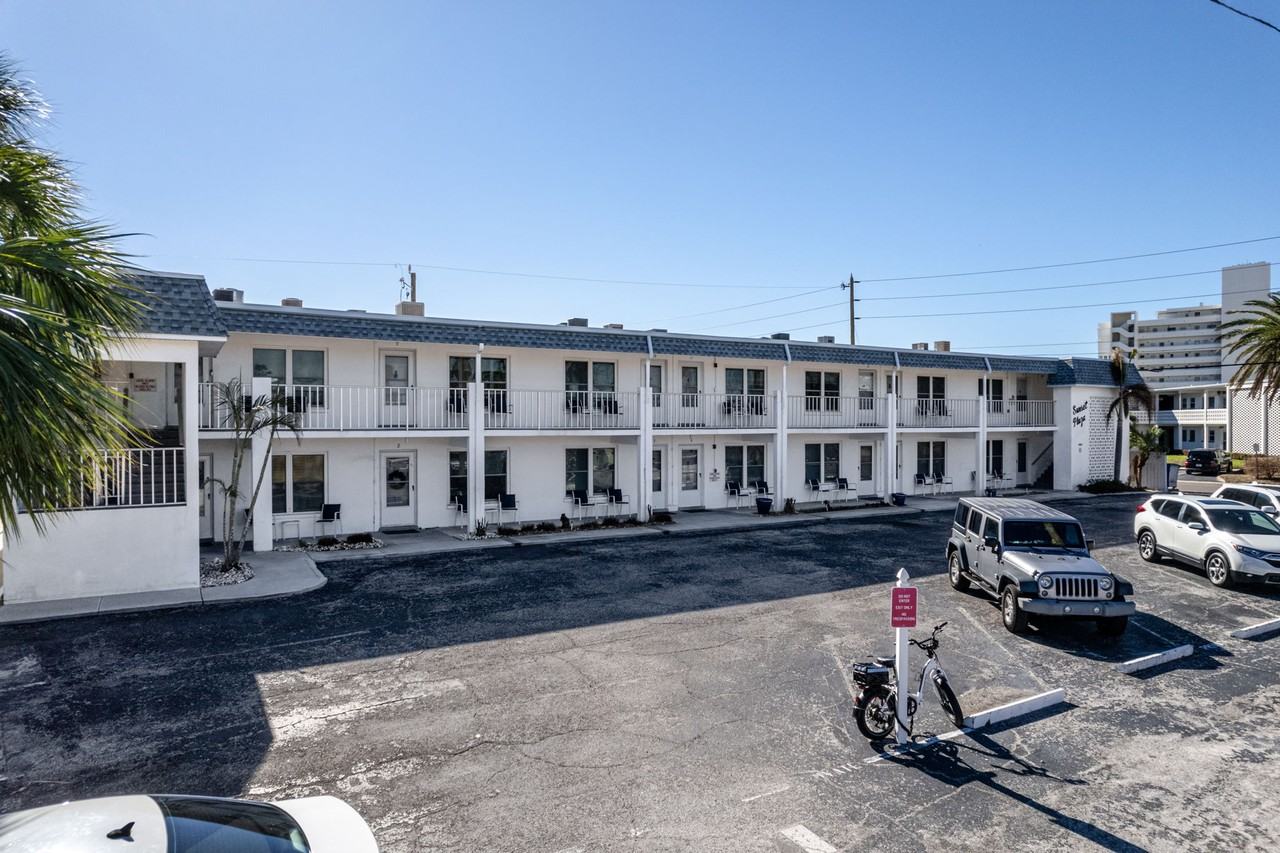 680 71st Ave N #13 - Photo 2 of 21