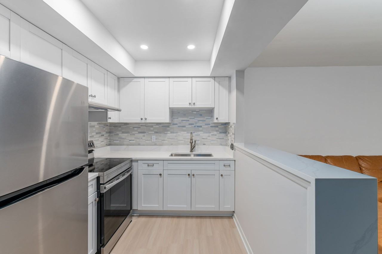 680 71st Ave N #13 - Photo 7 of 21