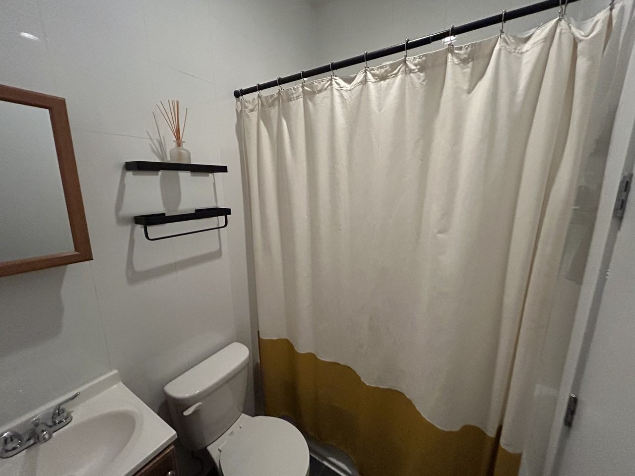 4-79 Fairview Avenue #3R - Photo 5 of 5