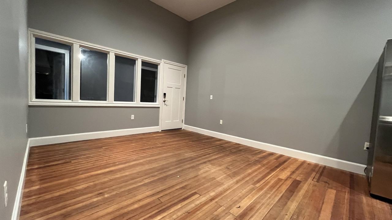 107 E Oklahoma Ave #2 - Photo 3 of 9