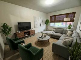 featured image of 3 S Market St