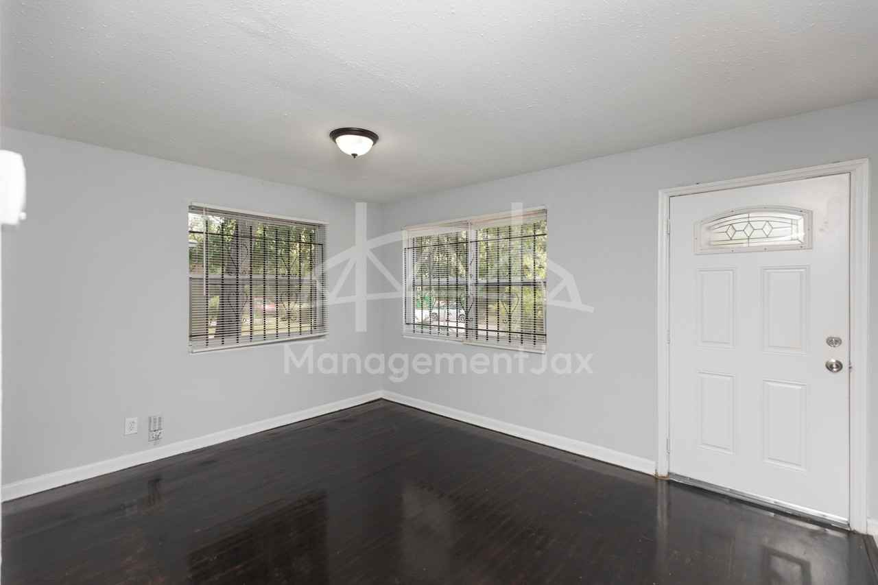 1839 W 30th St #1 - Photo 3 of 15