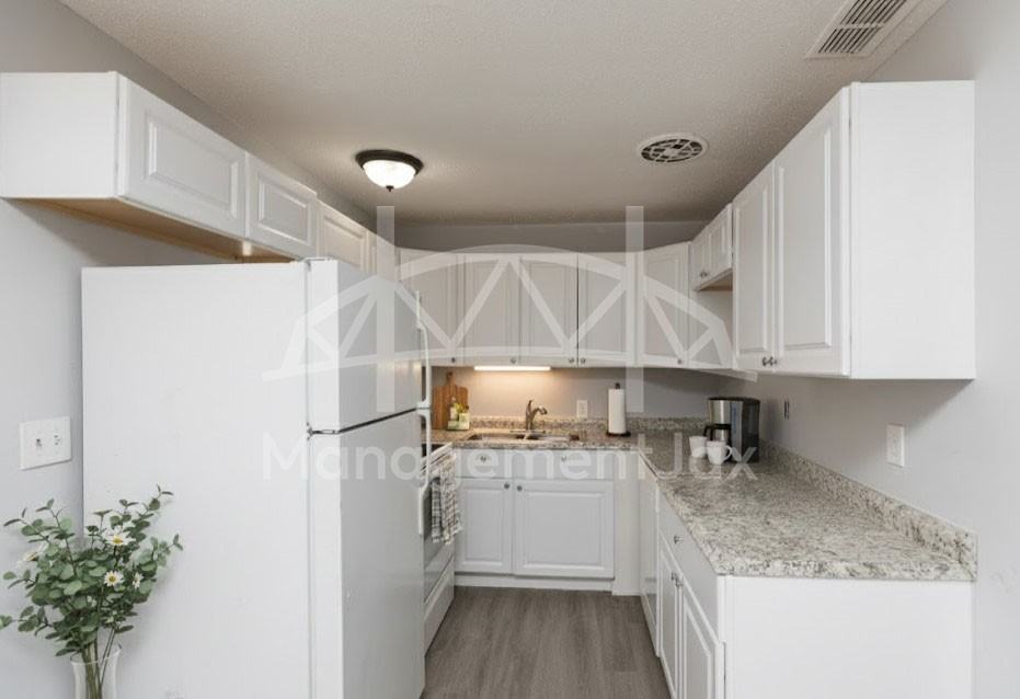 1839 W 30th St #1 - Photo 4 of 15