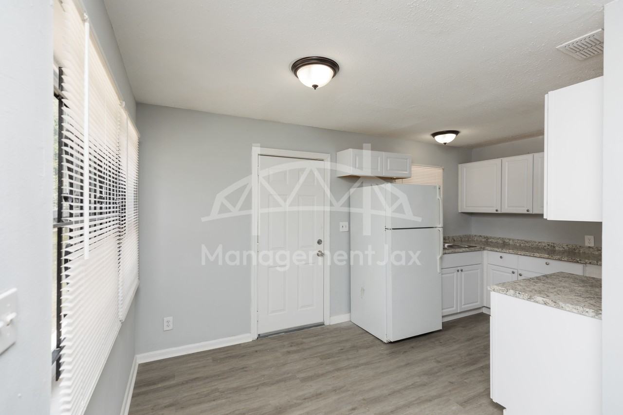 1839 W 30th St #1 - Photo 5 of 15