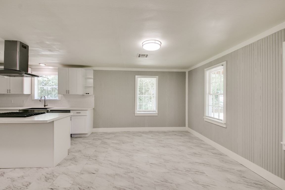 3901 Mckinney Ext #1 - Photo 2 of 37