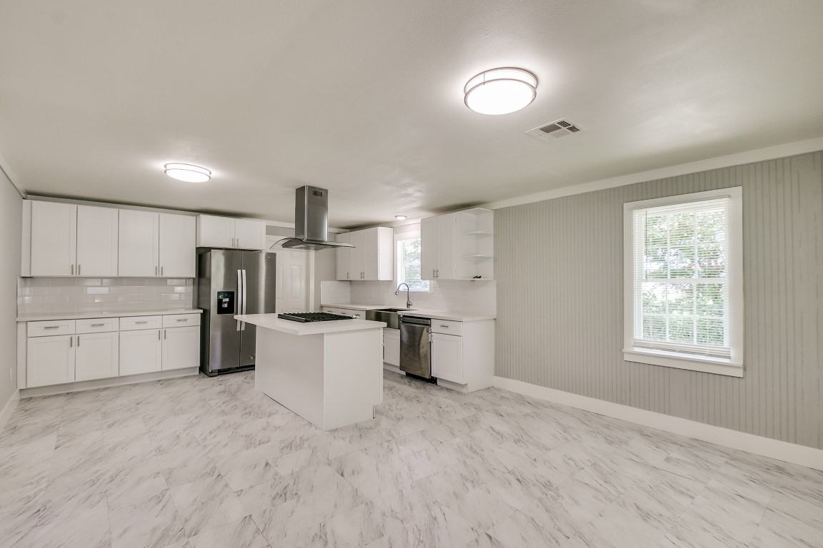 3901 Mckinney Ext #1 - Photo 3 of 37