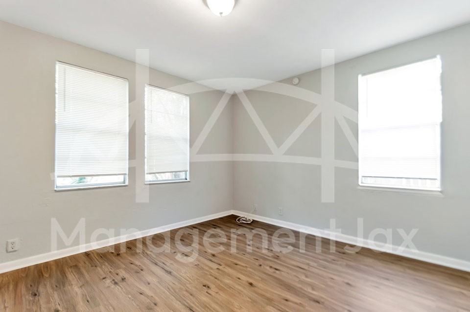 2311 W 16th St #1 - Photo 5 of 13