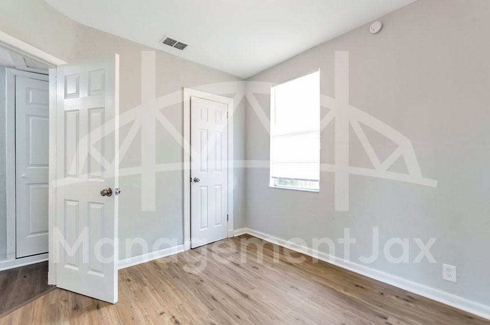 2311 W 16th St #1 - Photo 6 of 13