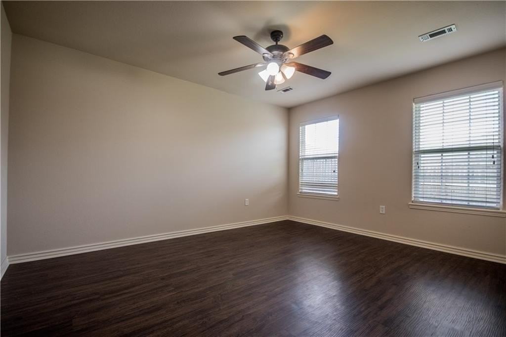 912 Oakwood Ln - Photo 5 of 11