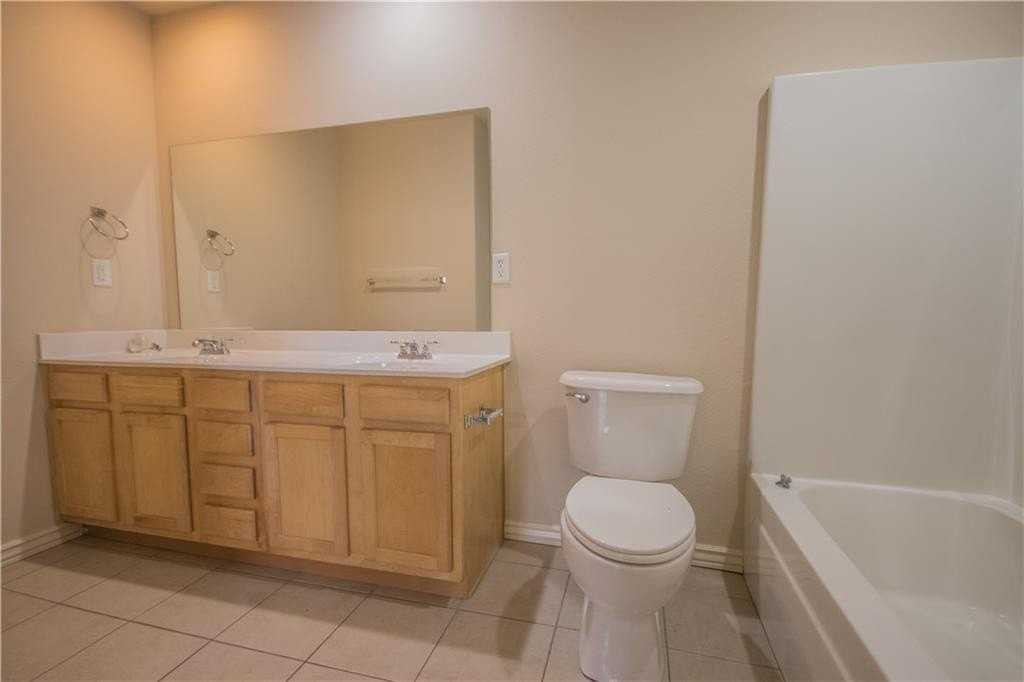 912 Oakwood Ln - Photo 6 of 11