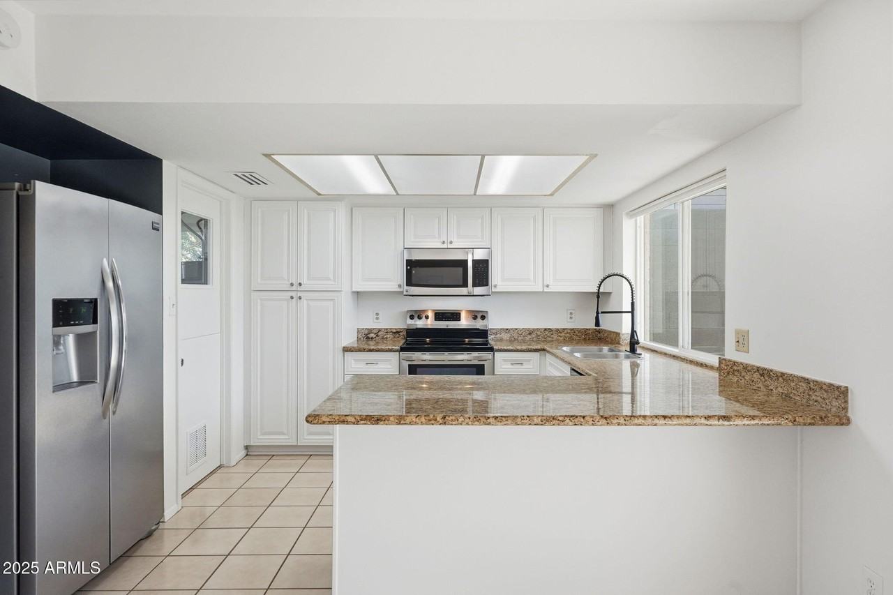 1321 E Townley Ave - Photo 3 of 31