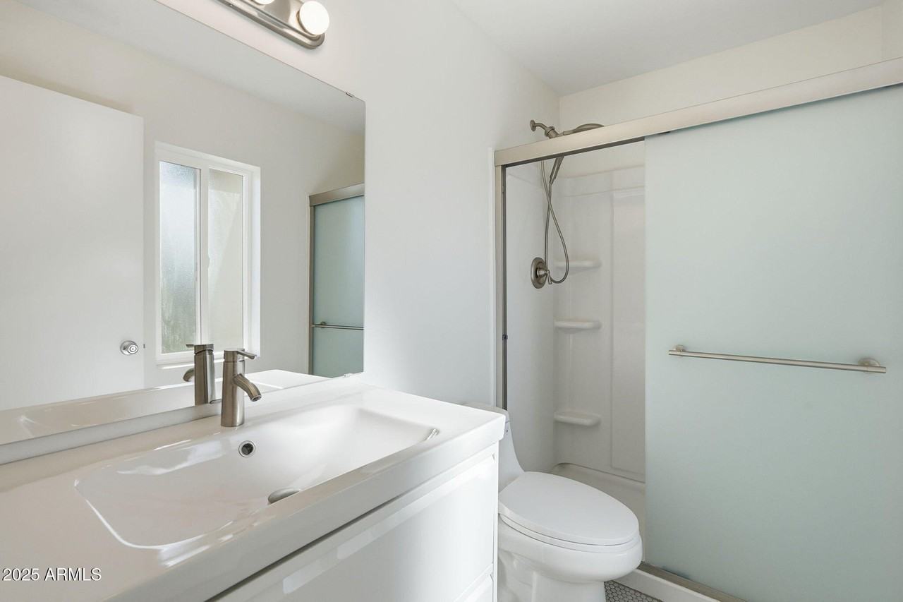 1321 E Townley Ave - Photo 5 of 31