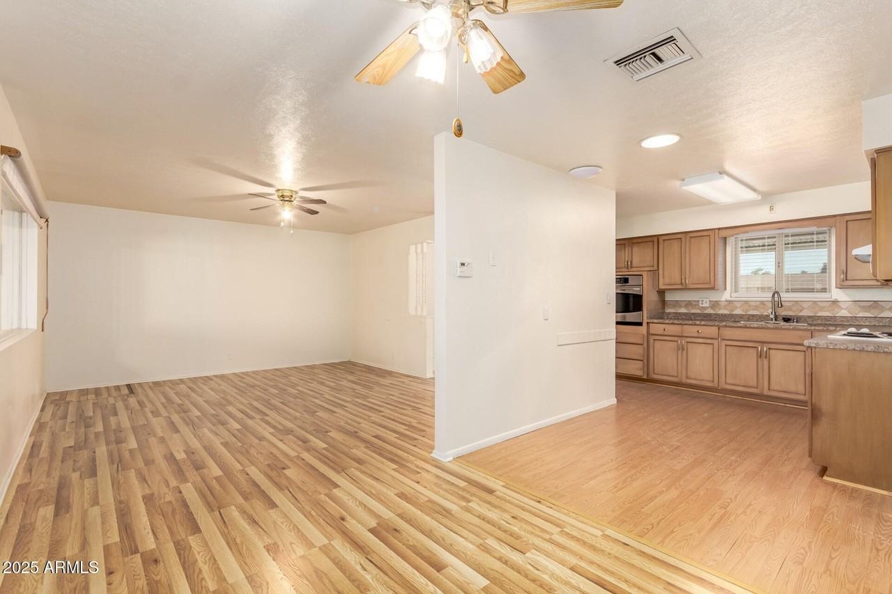 6224 E Dallas St - Photo 2 of 31