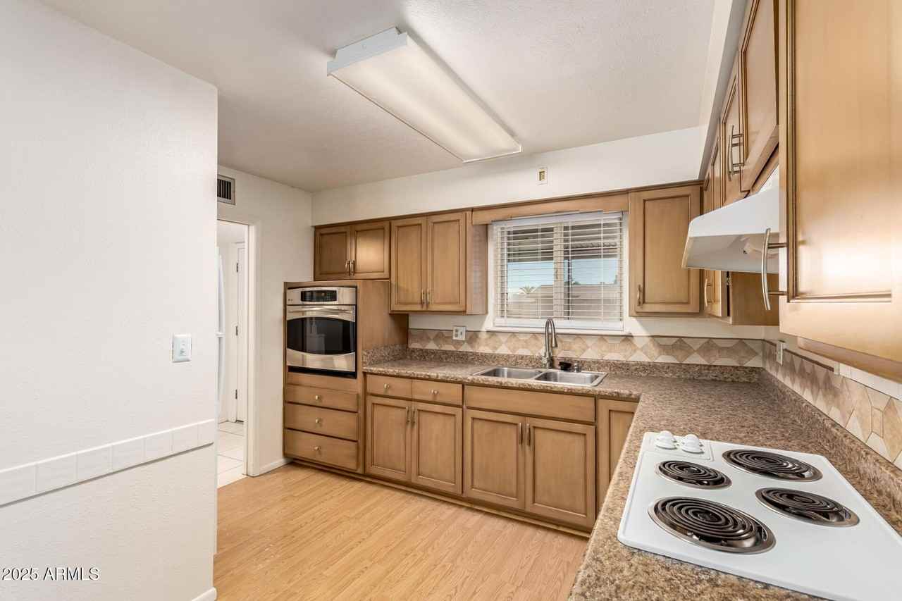 6224 E Dallas St - Photo 3 of 31