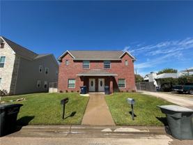 401 Live Oak St #B - Photo 1 of 1