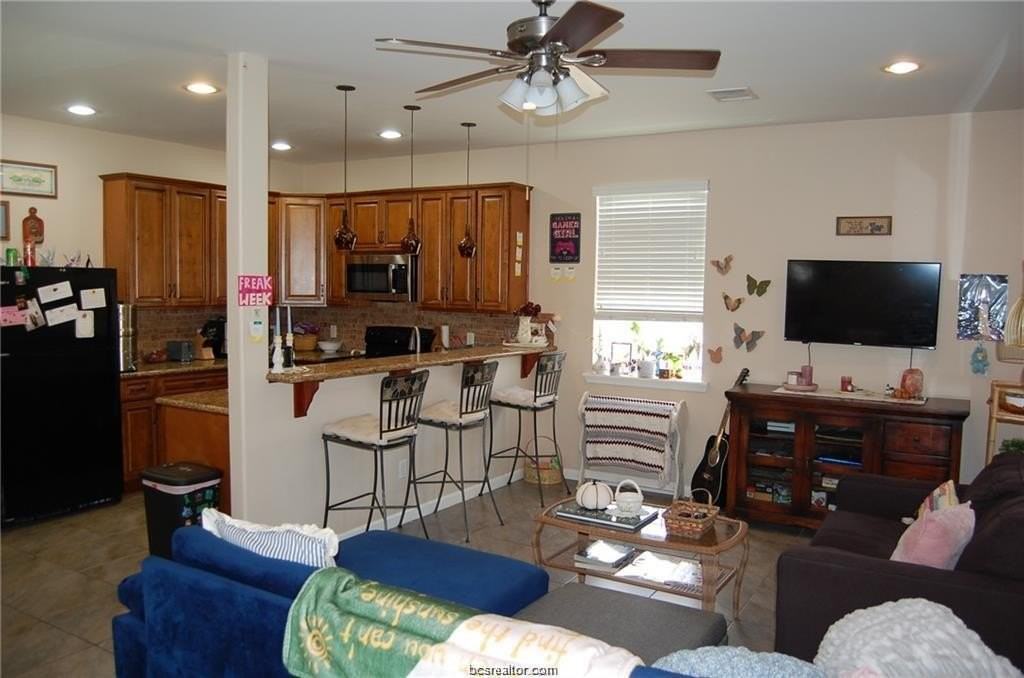 401 Live Oak St #B - Photo 3 of 16