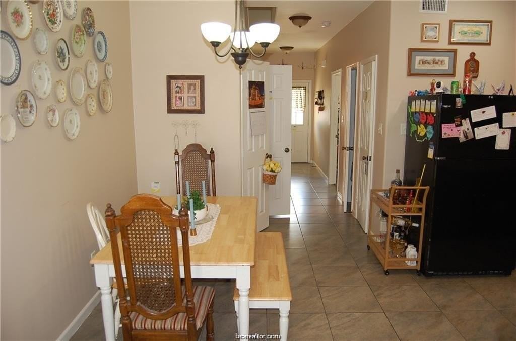 401 Live Oak St #B - Photo 6 of 16