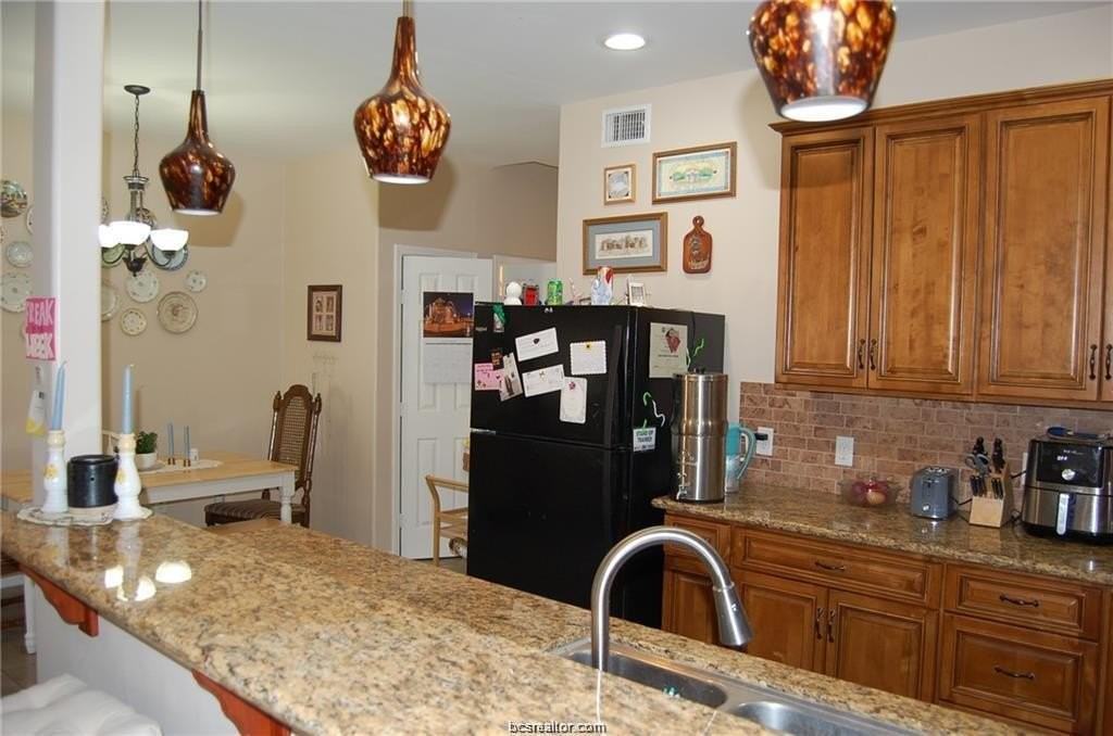 401 Live Oak St #B - Photo 7 of 16