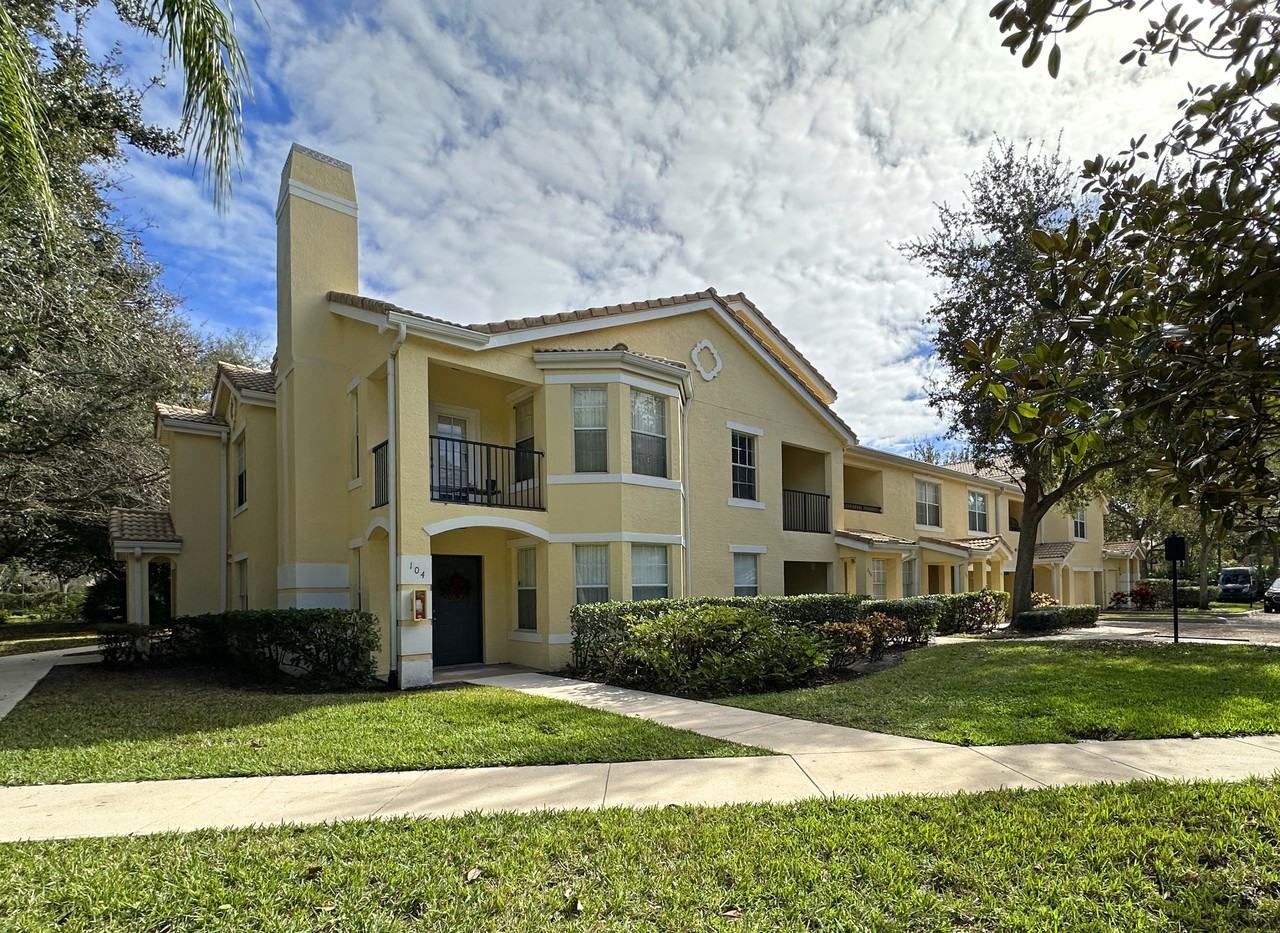 110 Sw Peacock Blvd #06-104 - Photo 2 of 46