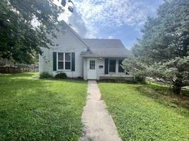 featured image of 200 E 2nd St