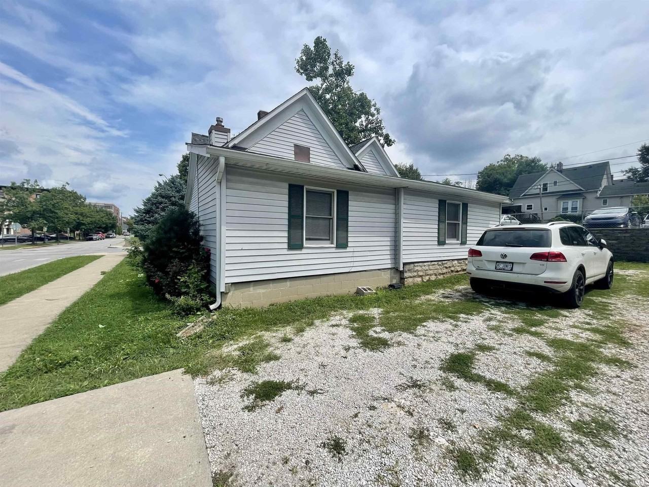 200 E 2nd St - Photo 3 of 19