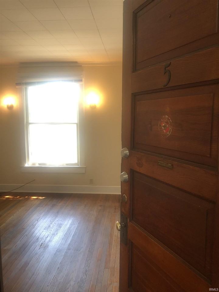 423 S Fess Ave #5 - Photo 4 of 16