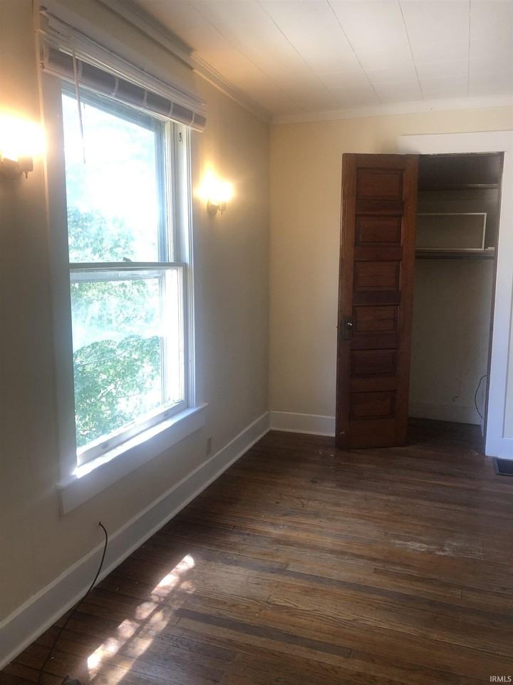 423 S Fess Ave #5 - Photo 7 of 16