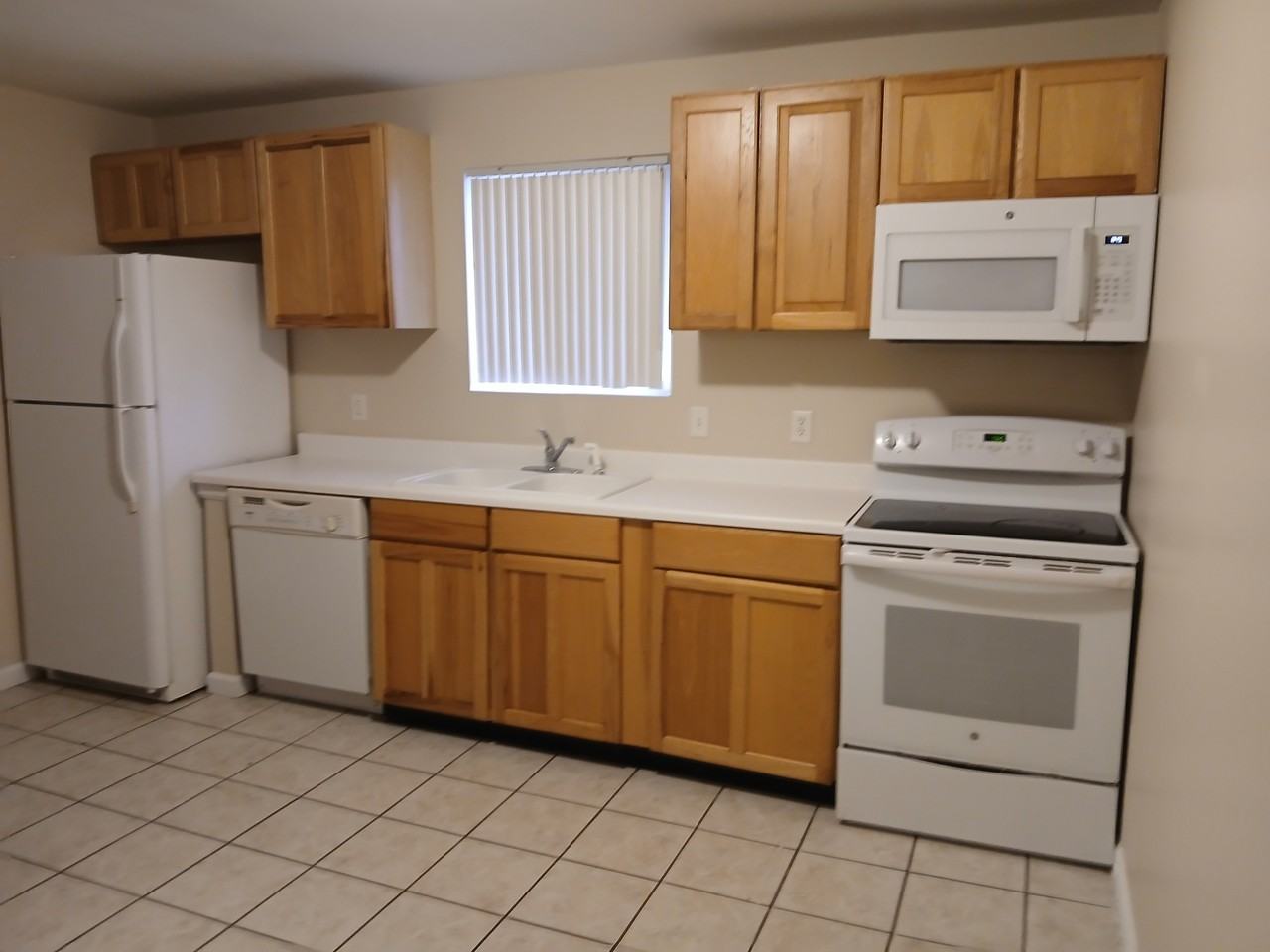 211 N Greenbriar Rd Apt 4 #4 - Photo 2 of 23