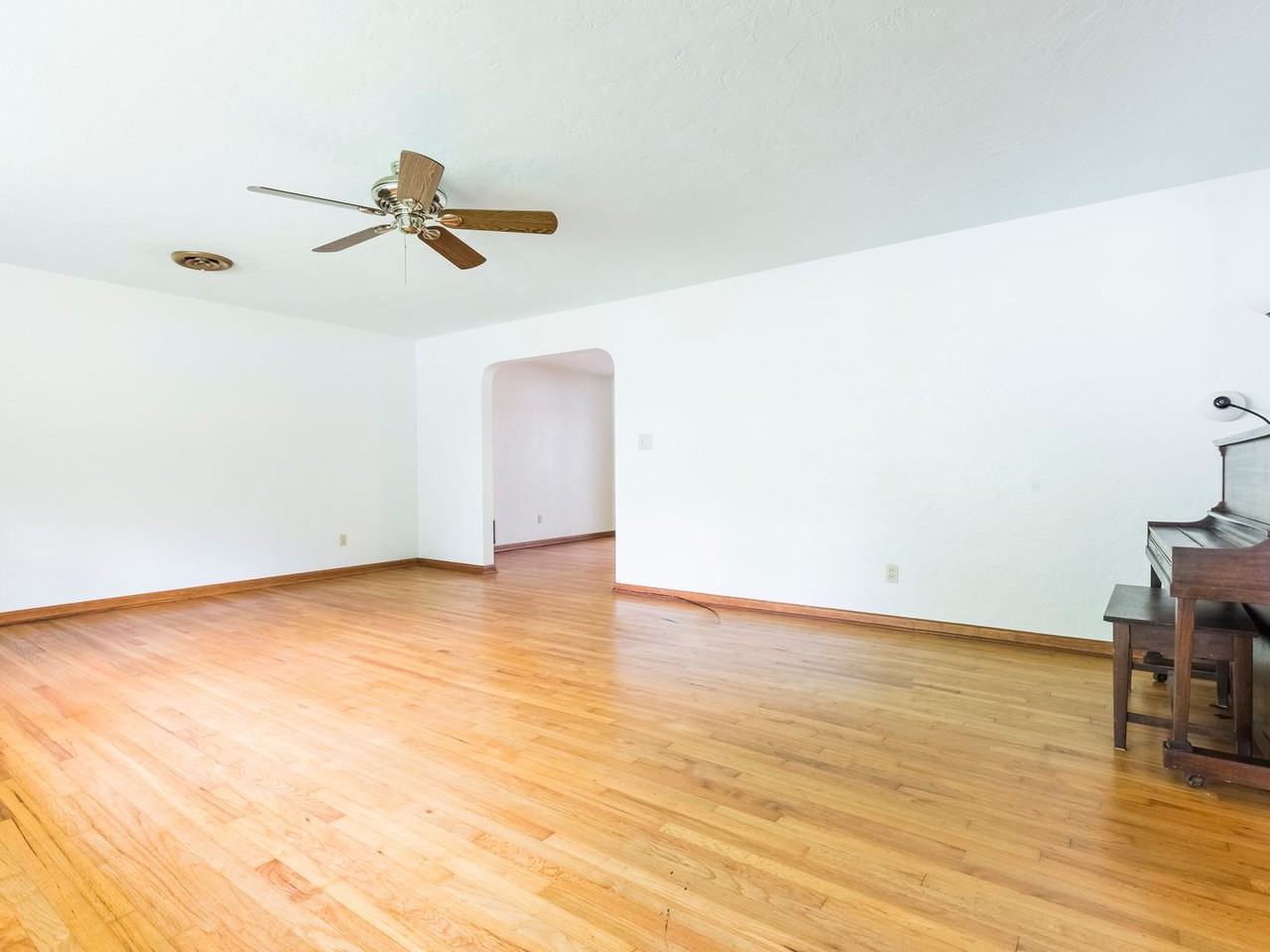 930 Nw 36th Ave - Photo 7 of 25