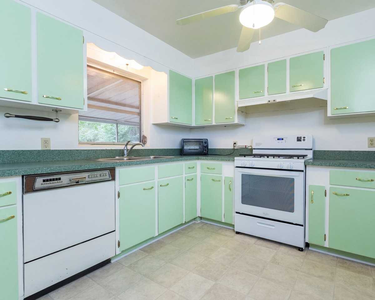 930 Nw 36th Ave - Photo 6 of 21