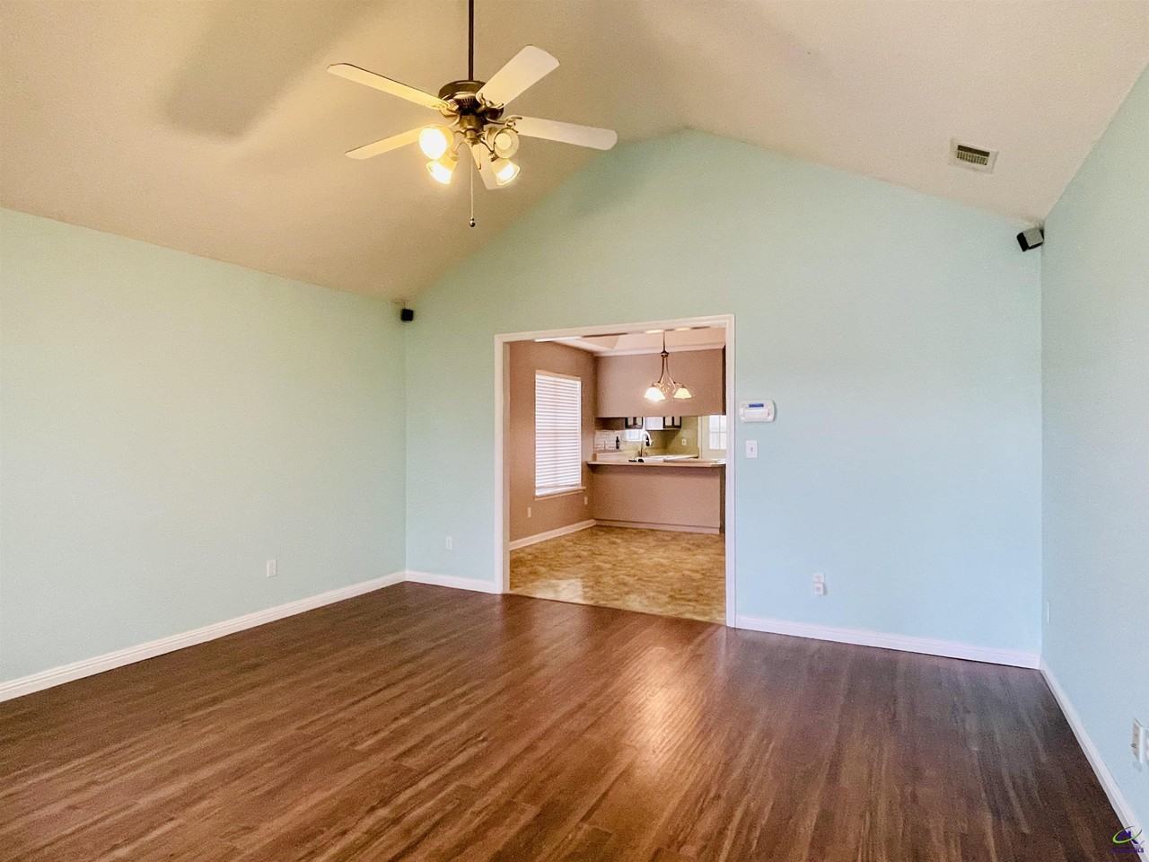 113 Larkspur Ln - Photo 4 of 25