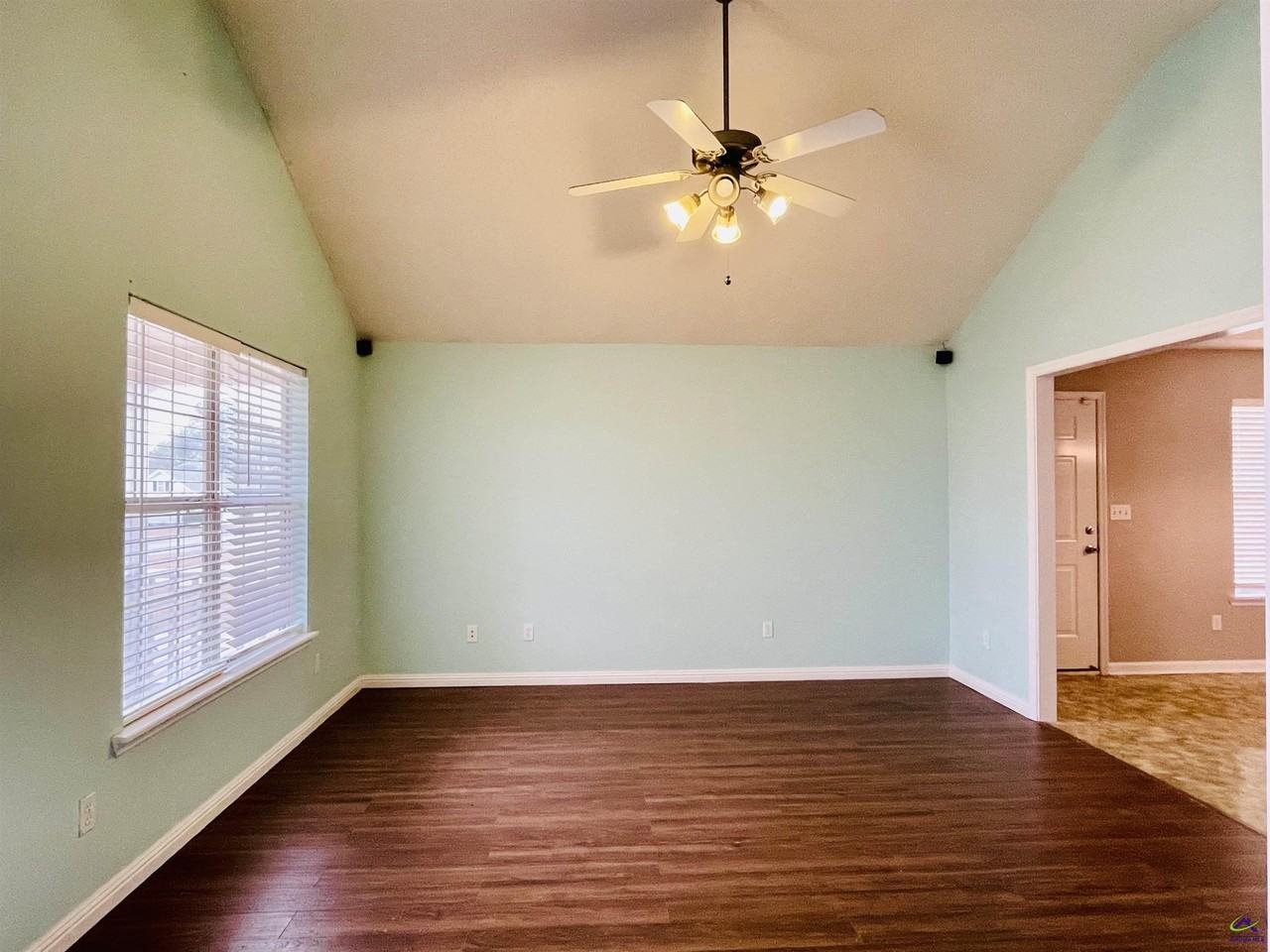 113 Larkspur Ln - Photo 5 of 25