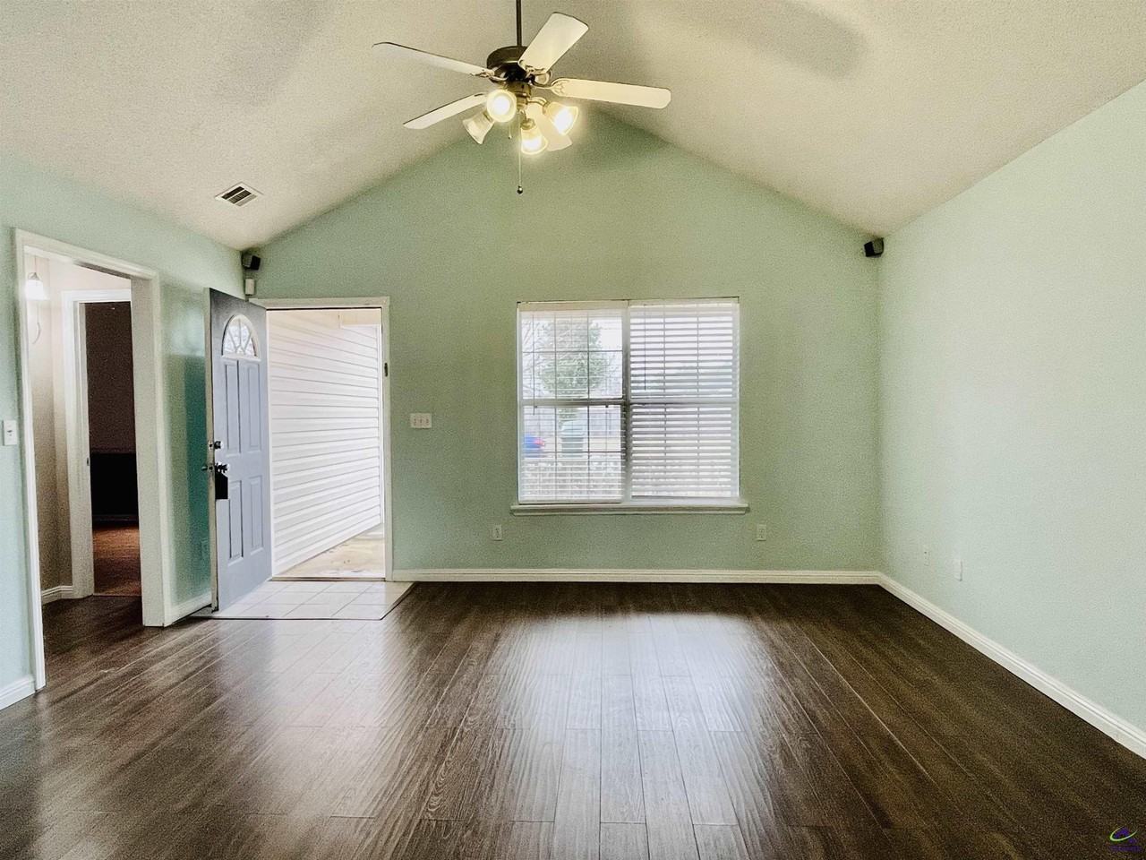 113 Larkspur Ln - Photo 6 of 25