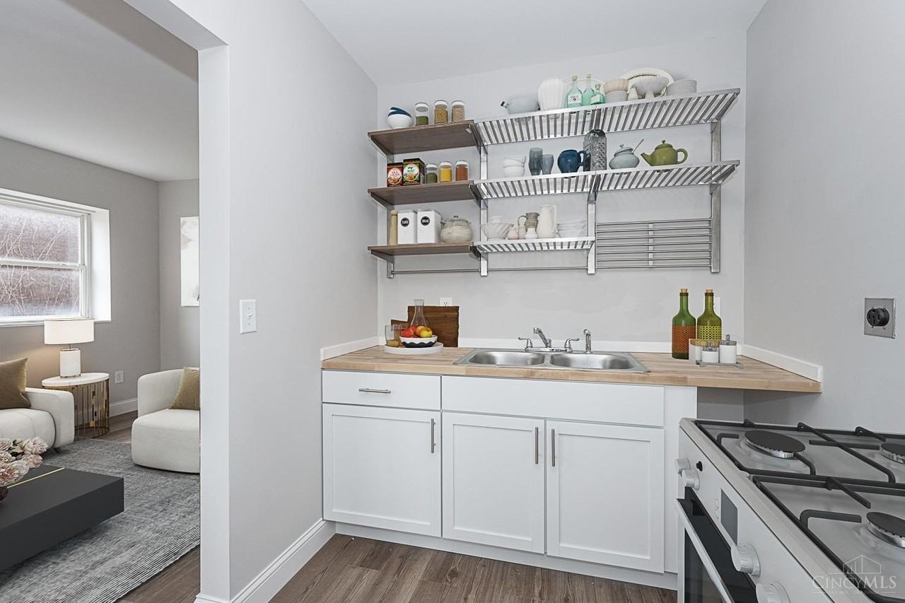 825 William Howard Taft Rd Apt 2 #2 - Photo 4 of 7