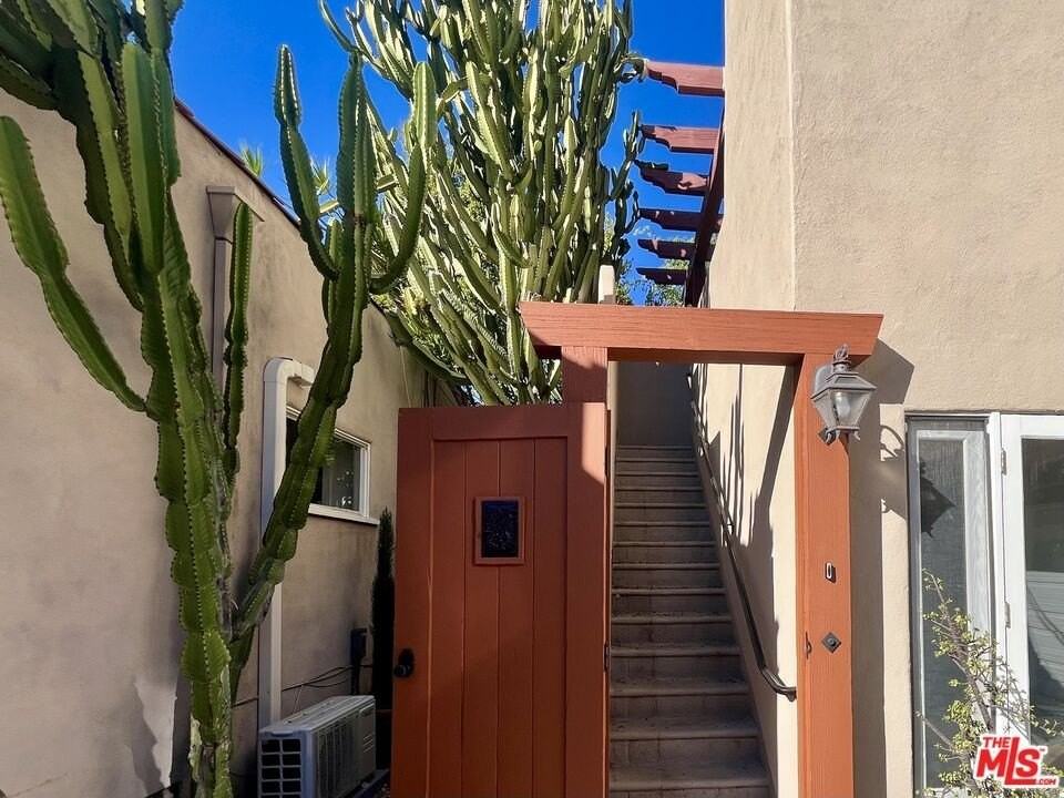 412 Norwich Dr - Photo 2 of 17