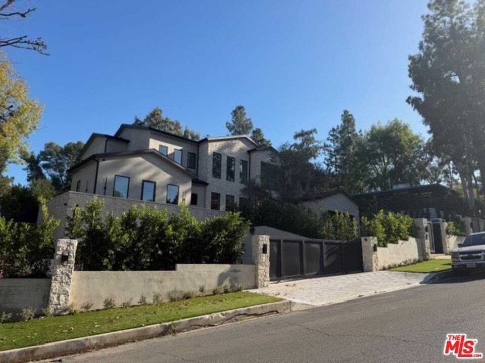 4000 Ballina Dr - Photo 2 of 2