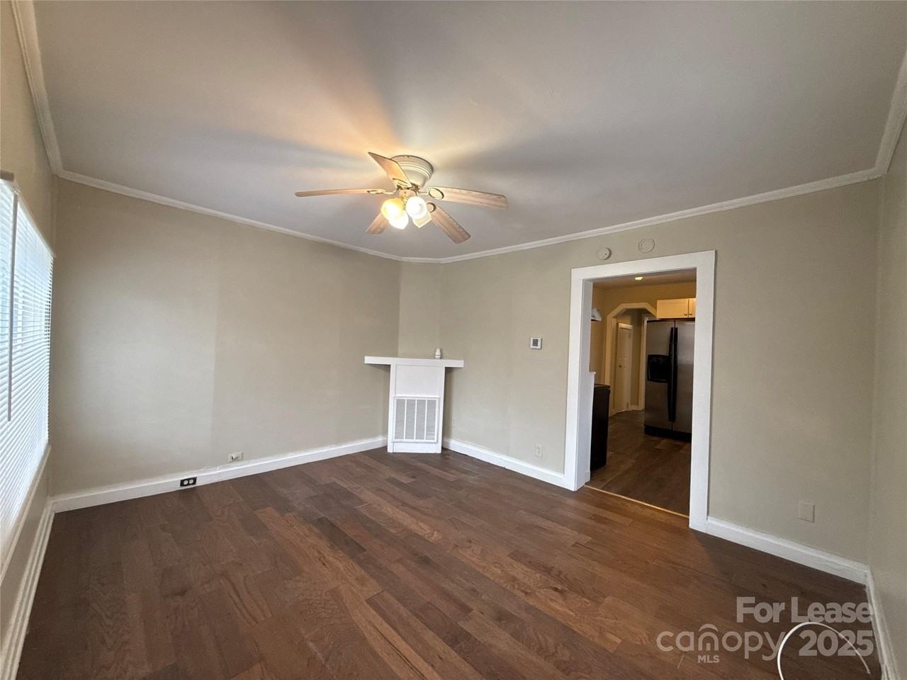 1211 W Bank St - Photo 3 of 12