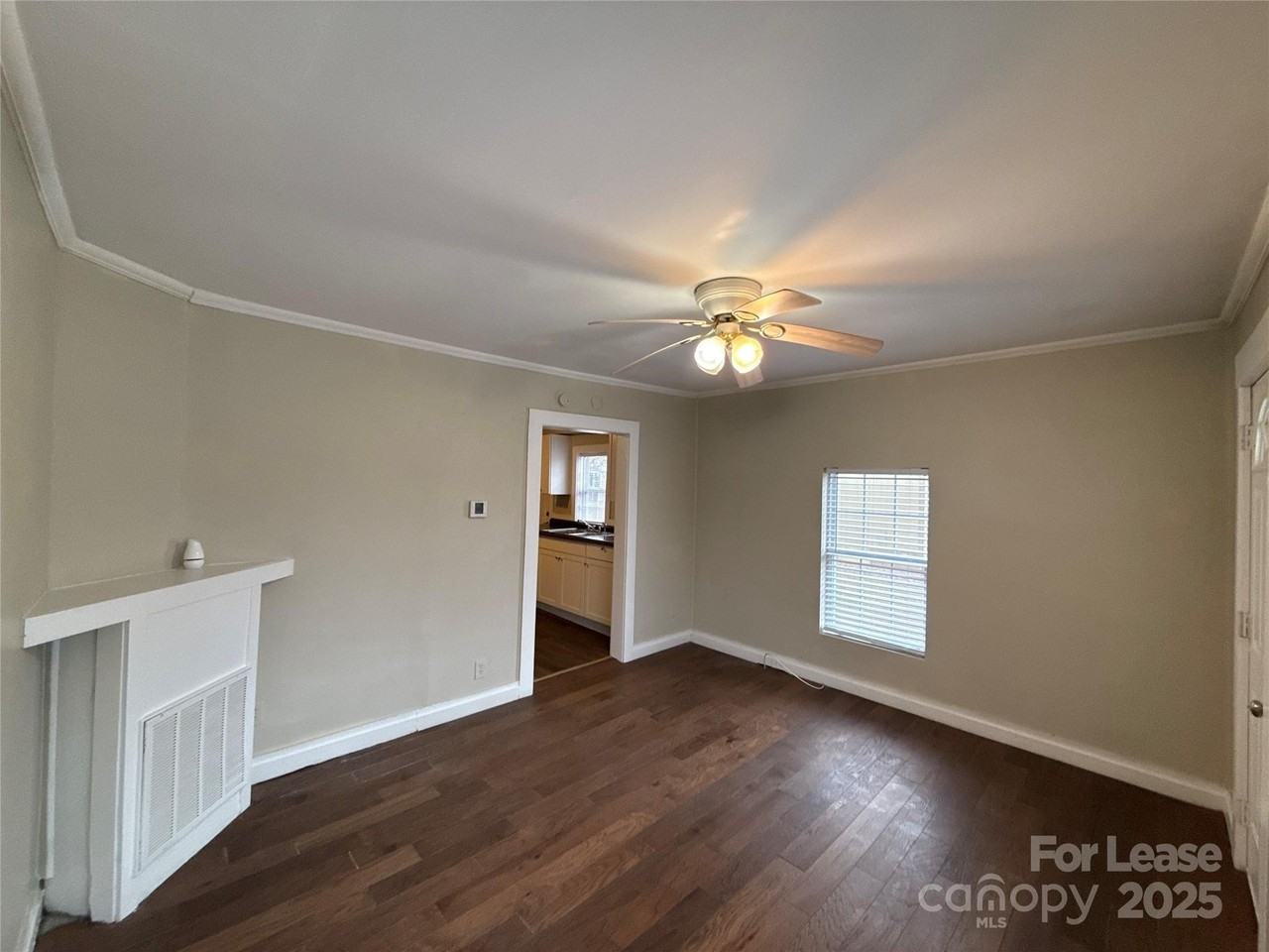 1211 W Bank St - Photo 4 of 12