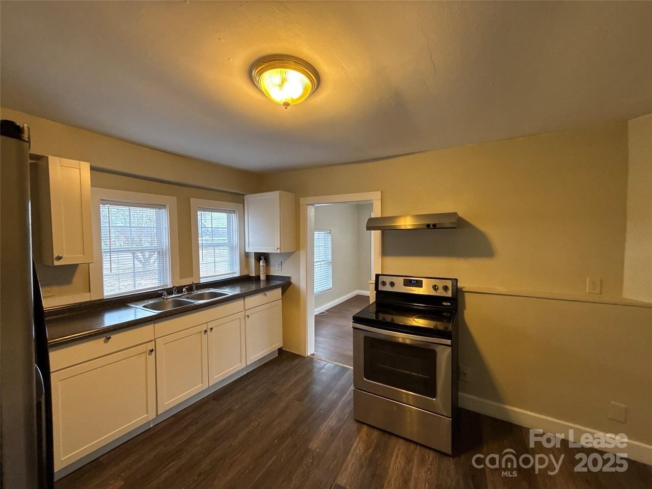 1211 W Bank St - Photo 6 of 12