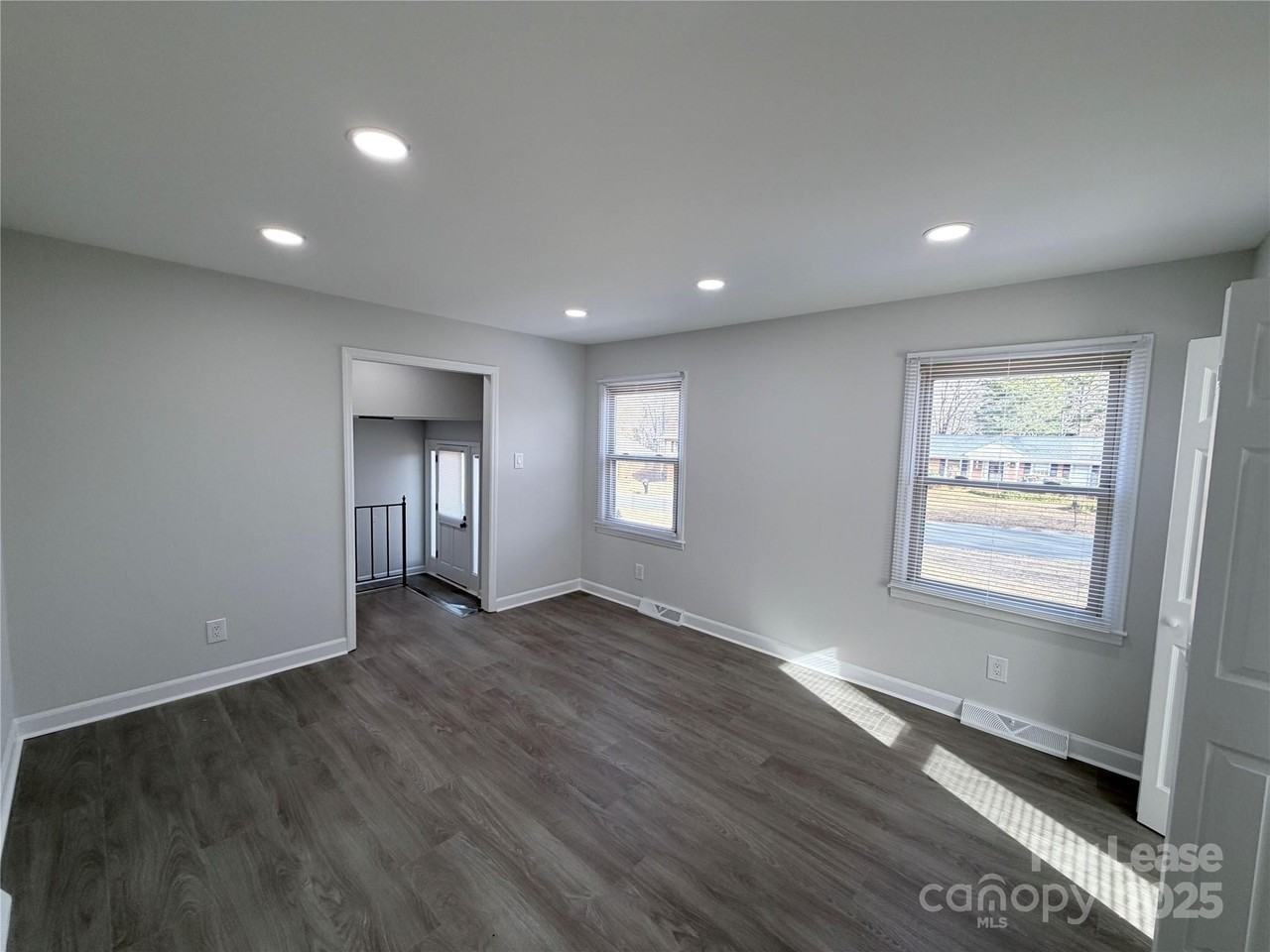 6207 Eagle Peak Dr - Photo 4 of 31