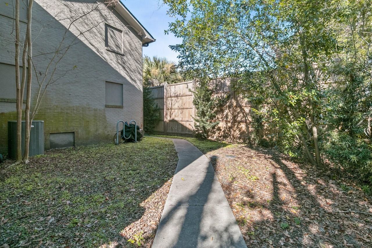 552 Savannah Hwy Apt 4 #4 - Photo 4 of 25