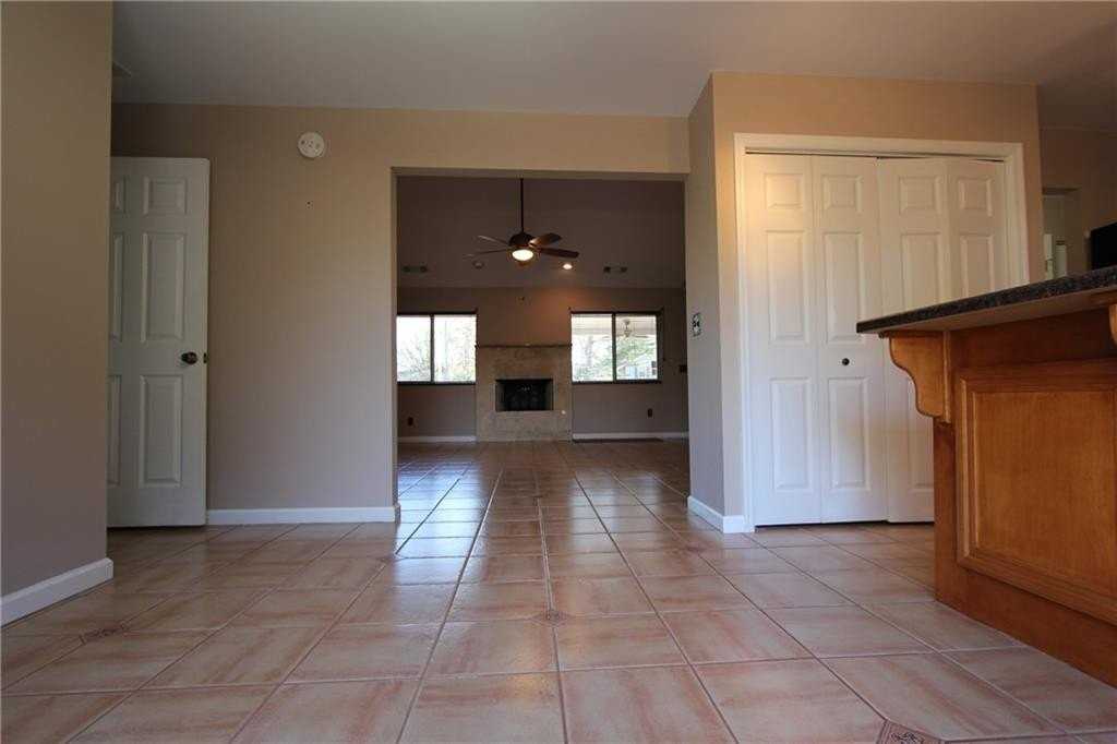 1825 Skyline Dr - Photo 5 of 33