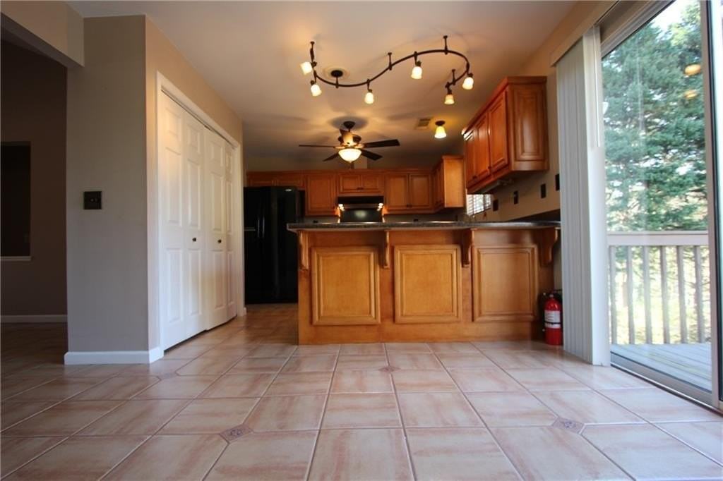 1825 Skyline Dr - Photo 6 of 33