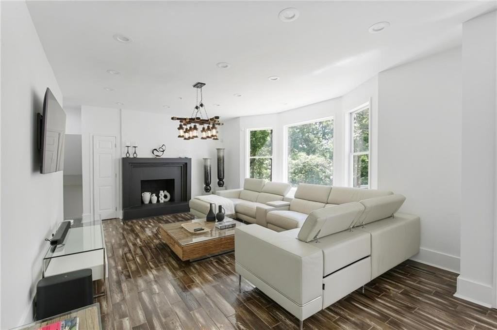 6550 Powers Ferry Rd - Photo 6 of 36