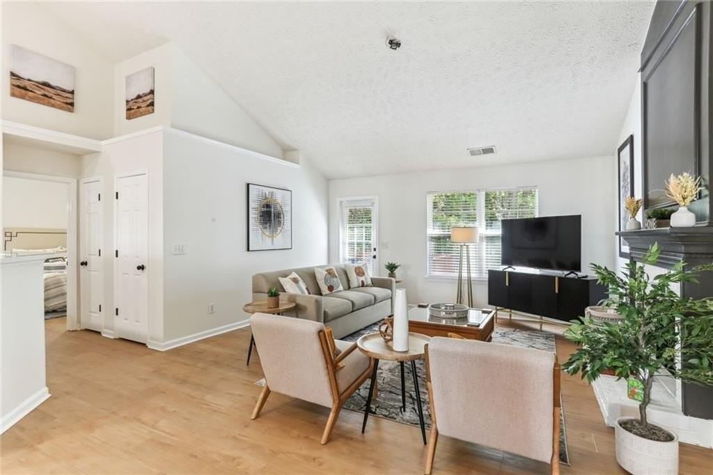 859 Springchase Dr - Photo 5 of 28