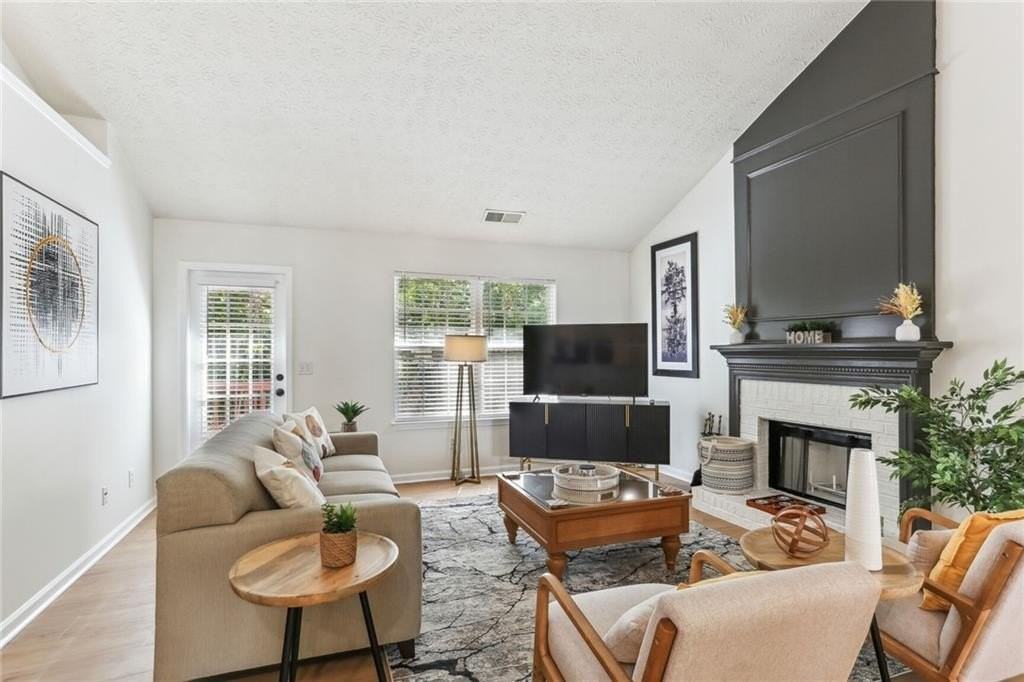 859 Springchase Dr - Photo 7 of 28