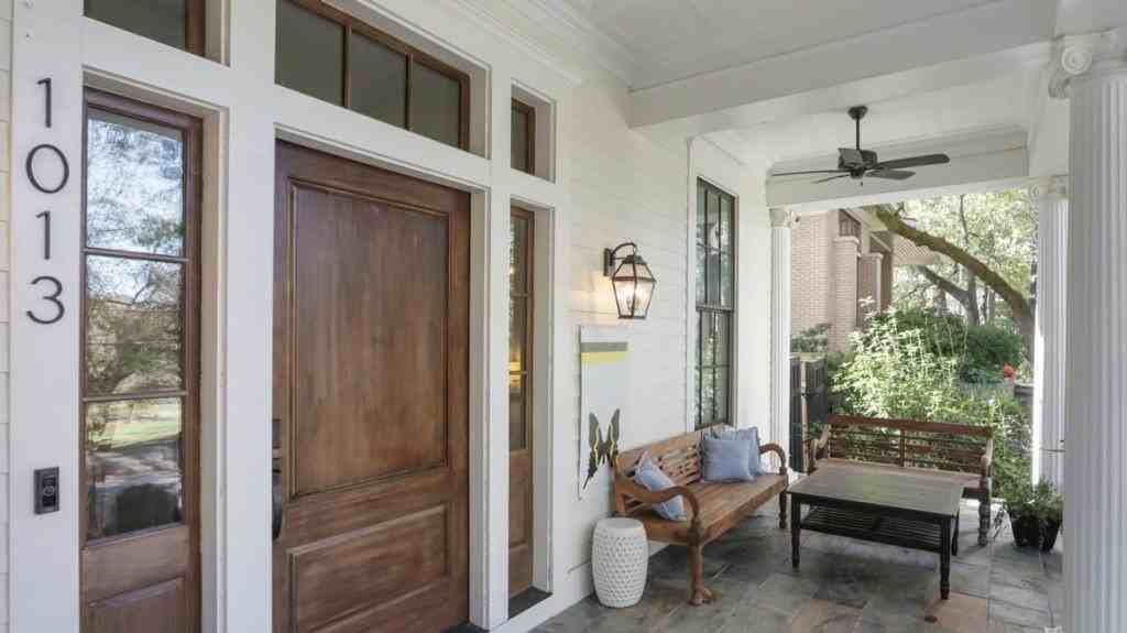 1013 Euclid Ave Ne - Photo 2 of 30