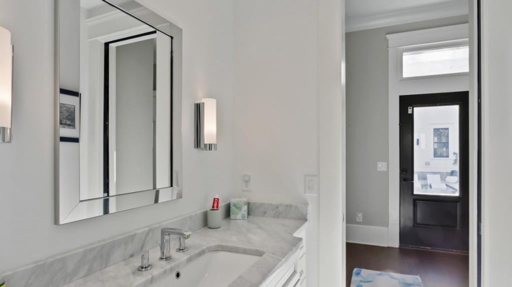 1013 Euclid Ave Ne - Photo 5 of 30