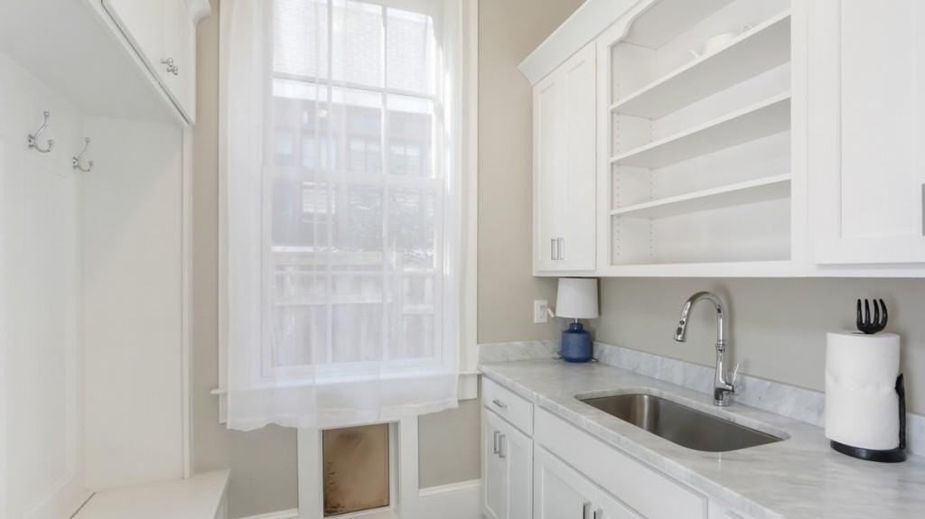 1013 Euclid Ave Ne - Photo 6 of 30