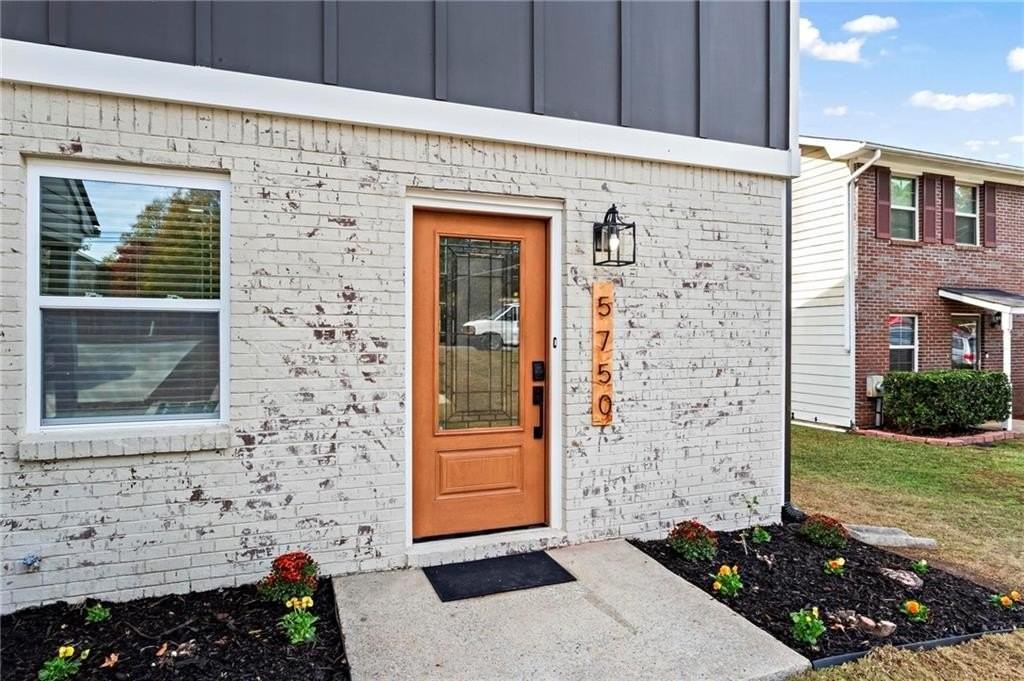 5750 Old Gordon Rd - Photo 4 of 31